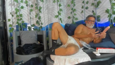 Snapshot of lukecrews chatting on 02.08.25 Luke Crews online show from 02.08.25