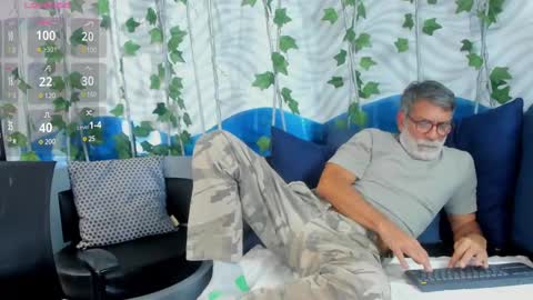 Snapshot of lukecrews chatting on 02.09.25 Luke Crews online show from 02.09.25