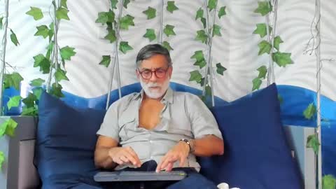 Snapshot of lukecrews chatting on 03.03.25 Luke Crews online show from 03.03.25