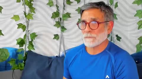 Snapshot of lukecrews chatting on 03.04.25 Luke Crews online show from 03.04.25