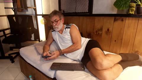 Snapshot of lukecrews chatting on 03.05.25 Luke Crews online show from 03.05.25