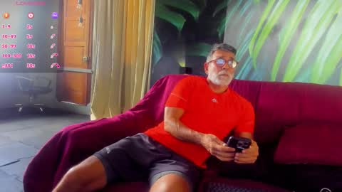 Snapshot of lukecrews chatting on 09.08.25 Luke Crews online show from 09.08.25