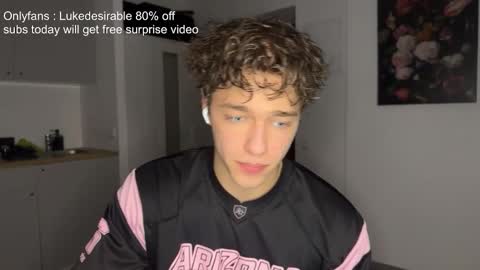 Snapshot of lukedesirable chatting on 02.19.26 lukedesirable online show from 02.19.26