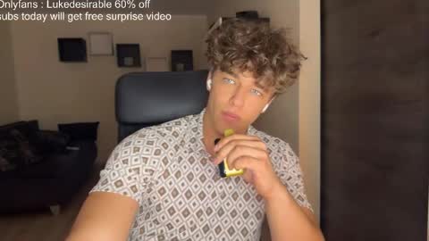 Snapshot of lukedesirable chatting on 05.21.26 lukedesirable online show from 05.21.26