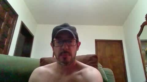 Snapshot of lukz88bigcock chatting on 10.16.25 Luke online show from 10.16.25