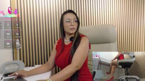 Snapshot of lulu_072 chatting on 10.28.25 lulu online show from 10.28.25