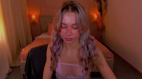 Snapshot of lulualise chatting on 07.17.26 Alise online show from 07.17.26