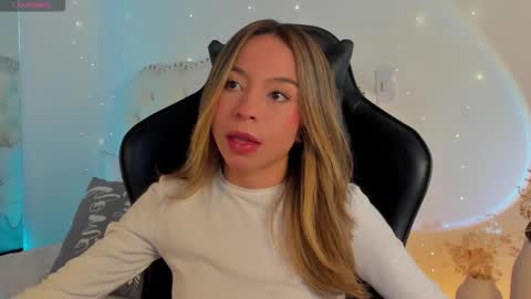 Snapshot of luluuberry chatting on 02.16.26 luluuberry online show from 02.16.26