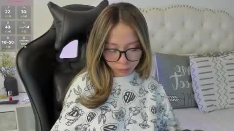 Snapshot of luluuberry chatting on 03.19.26 luluuberry online show from 03.19.26