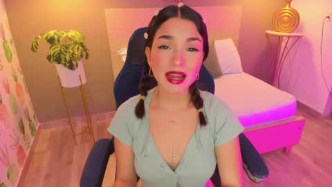 Snapshot of luma_sky chatting on 10.05.25 L U M A online show from 10.05.25