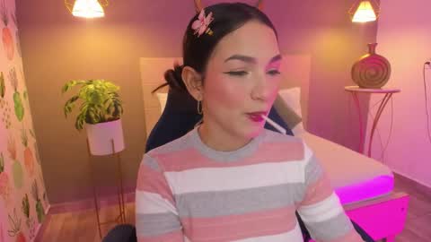 Snapshot of luma_sky chatting on 10.07.25 L U M A online show from 10.07.25
