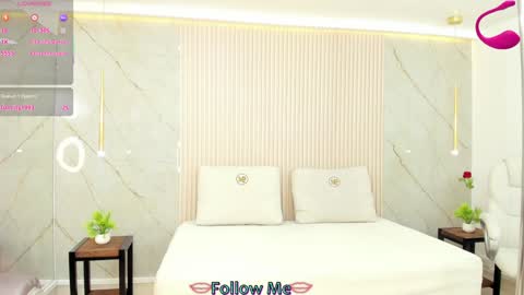 Snapshot of luminous__queen chatting on 02.09.25 luminous__queen online show from 02.09.25