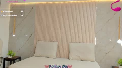 Snapshot of luminous__queen chatting on 03.12.25 luminous__queen online show from 03.12.25