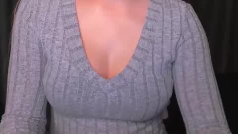 Snapshot of luna1vibe chatting on 12.17.25 luna1vibe online show from 12.17.25