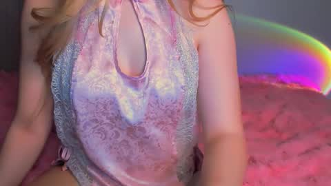 Snapshot of luna1vibe chatting on 12.20.25 luna1vibe online show from 12.20.25