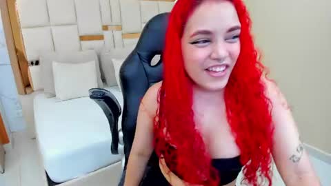 Snapshot of luna__vegga chatting on 07.24.26 Luna online show from 07.24.26