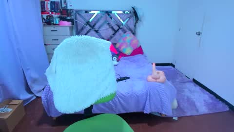 Snapshot of luna_analya chatting on 10.22.25 luna_analya online show from 10.22.25