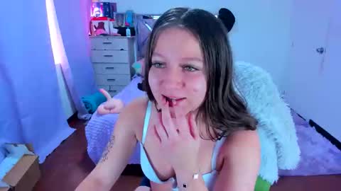 Snapshot of luna_analya chatting on 10.24.25 luna_analya online show from 10.24.25