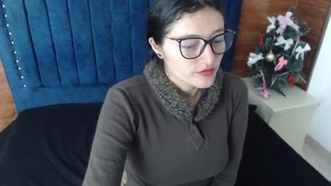Snapshot of luna_azul_15 chatting on 12.23.24 dalia online show from 12.23.24