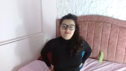 Snapshot of luna_azul_15 chatting on 01.25.25 dalia online show from 01.25.25