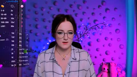 luna_berryy online show from 12.20.25