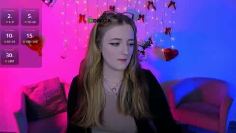 luna_berryy online show from 04.03.26