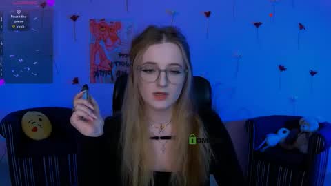 Snapshot of luna_berryy chatting on 04.22.26 luna_berryy online show from 04.22.26