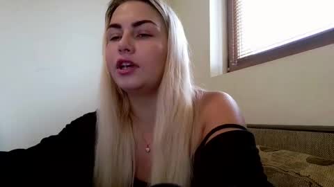 Snapshot of luna_blazer chatting on 10.26.25 luna_blazer online show from 10.26.25