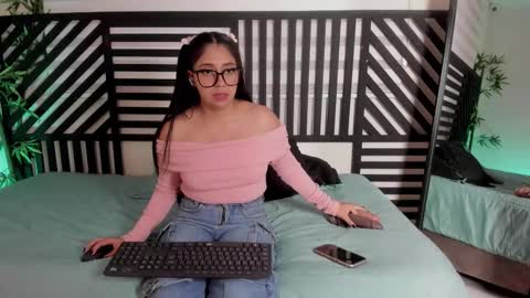 Snapshot of luna_cute14 chatting on 12.22.25 luna_cute14 online show from 12.22.25