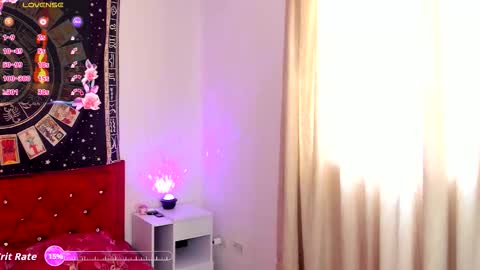 Snapshot of luna_del_rey_ chatting on 09.27.25 Luna online show from 09.27.25