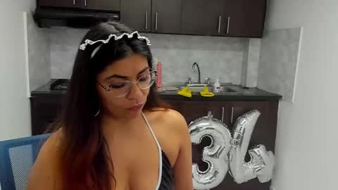Snapshot of luna_dumont chatting on 01.28.25 luna  online show from 01.28.25