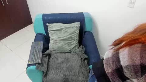 Snapshot of luna_dumont chatting on 01.31.25 luna  online show from 01.31.25
