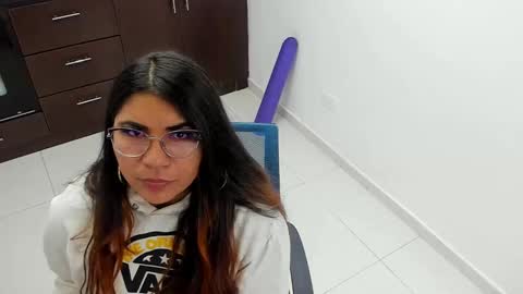 Snapshot of luna_dumont chatting on 02.02.25 luna  online show from 02.02.25