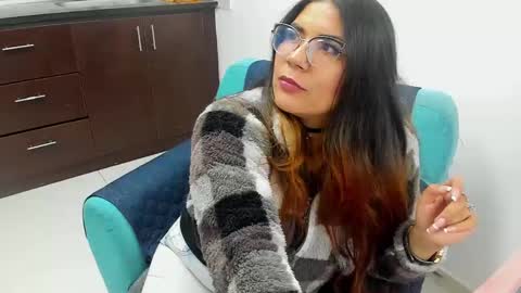Snapshot of luna_dumont chatting on 02.06.25 luna  online show from 02.06.25