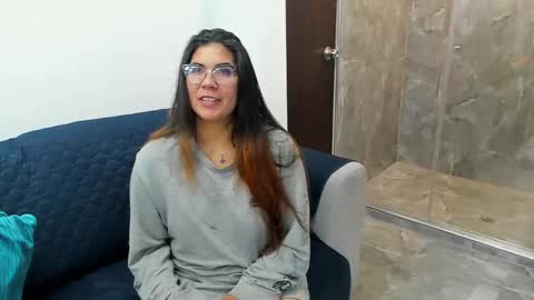 Snapshot of luna_dumont chatting on 02.10.25 luna  online show from 02.10.25