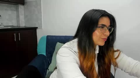 Snapshot of luna_dumont chatting on 02.13.25 luna  online show from 02.13.25
