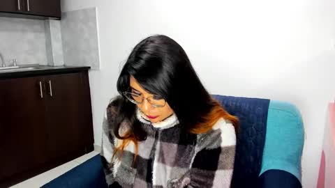 Snapshot of luna_dumont chatting on 02.18.25 luna  online show from 02.18.25