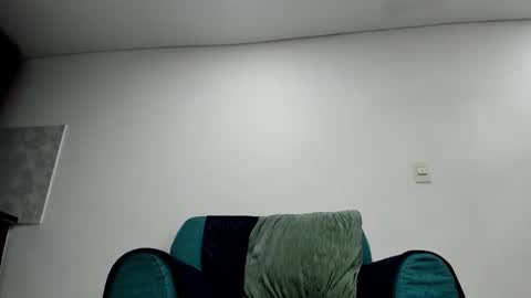 Snapshot of luna_dumont chatting on 02.18.25 luna  online show from 02.18.25