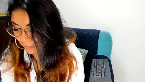 Snapshot of luna_dumont chatting on 02.20.25 luna  online show from 02.20.25