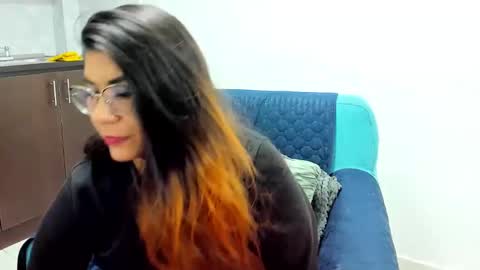 Snapshot of luna_dumont chatting on 02.22.25 luna  online show from 02.22.25