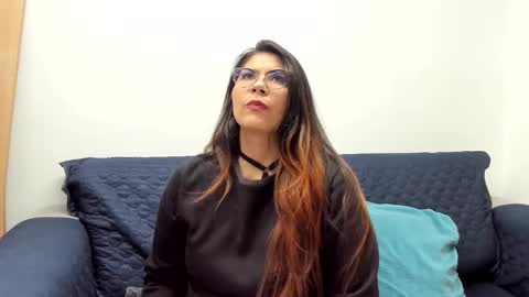 Snapshot of luna_dumont chatting on 03.01.25 luna  online show from 03.01.25