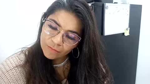 Snapshot of luna_dumont chatting on 09.10.25 luna  online show from 09.10.25