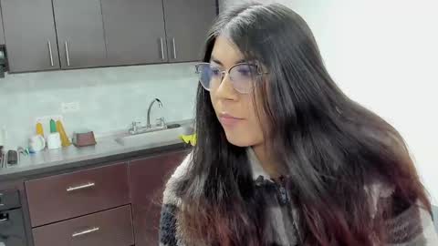 Snapshot of luna_dumont chatting on 09.12.25 luna  online show from 09.12.25
