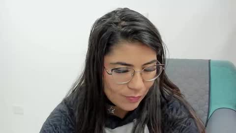 Snapshot of luna_dumont chatting on 09.13.25 luna  online show from 09.13.25