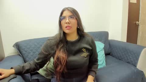 Snapshot of luna_dumont chatting on 09.19.25 luna  online show from 09.19.25