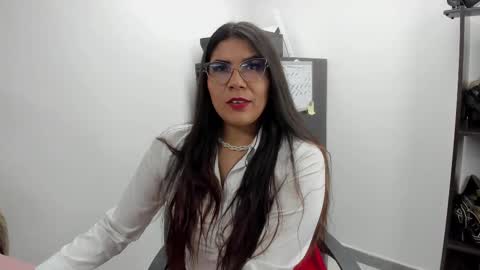Snapshot of luna_dumont chatting on 09.22.25 luna  online show from 09.22.25