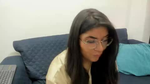 Snapshot of luna_dumont chatting on 09.27.25 luna  online show from 09.27.25
