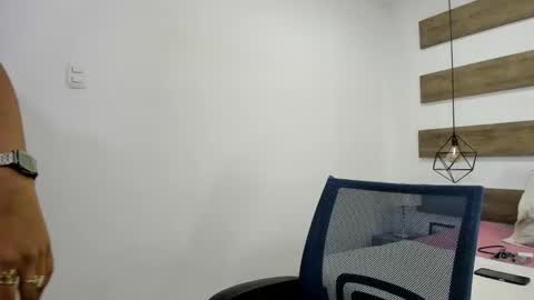 Snapshot of luna_dumont chatting on 10.06.25 luna  online show from 10.06.25