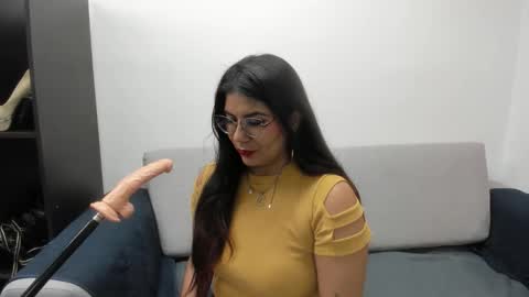 Snapshot of luna_dumont chatting on 10.12.25 luna  online show from 10.12.25