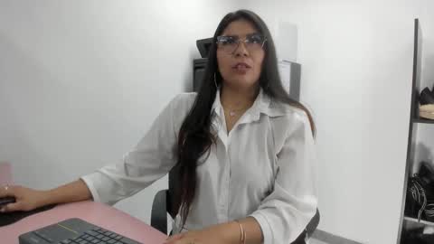Snapshot of luna_dumont chatting on 10.13.25 luna  online show from 10.13.25